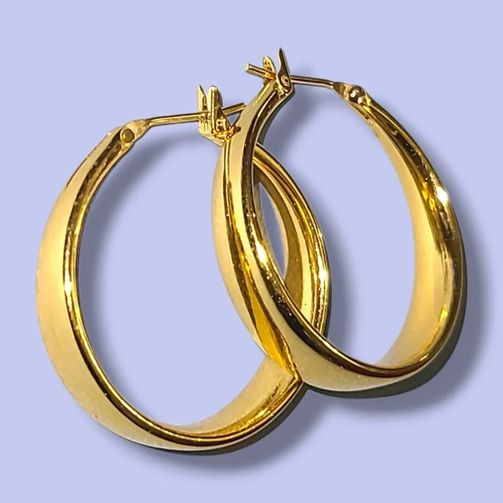 Vintage Monet Signed Gold Tone Hoop Earrings 1